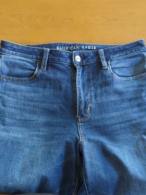 American Eagle High Rise Medium Wash  Skinny Jeans (10R)